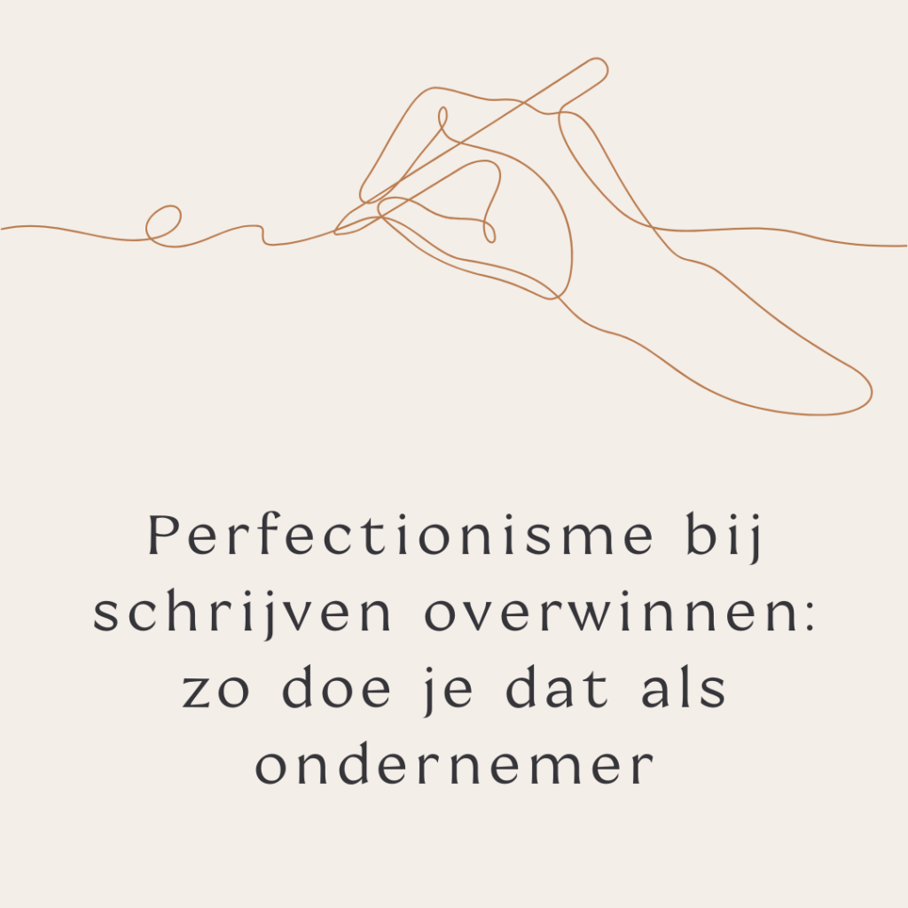 Afbeelding ter decoratie: een hand die schrijft met daaronder de titel 'Perfectionisme bij schrijven overwinnen: zo doe je dat als ondernemer'.